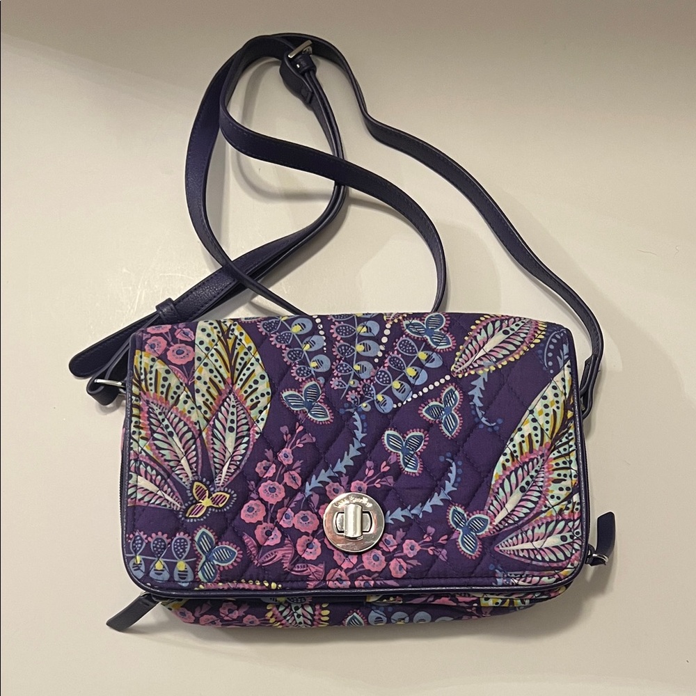 Vera Bradley Turnlock Crossbody Quilted Bag in Batik Leaves Pattern Retired